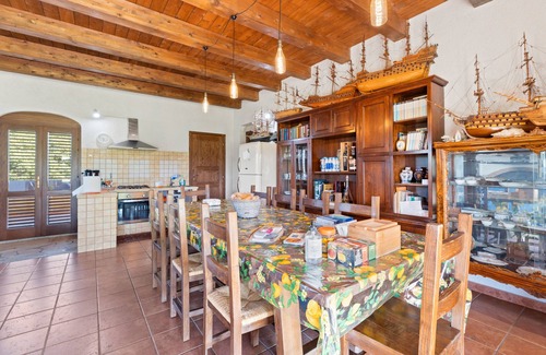 Massama Apartment | Room 'Nord' with Shared Terrace, Wi-Fi and Air Conditioning