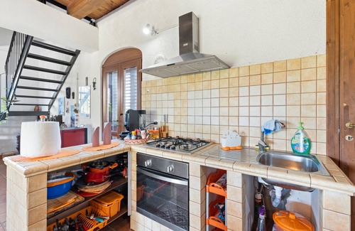 Massama Apartment | Room 'Nord' with Shared Terrace, Wi-Fi and Air Conditioning