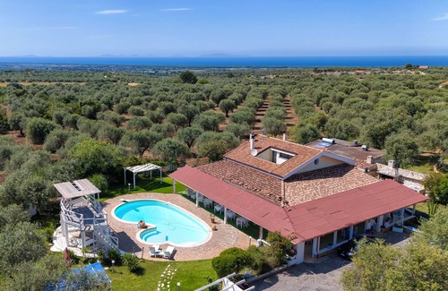Sorso Apartment | Room 'Oleandro' with Shared Pool, Private Terrace and Air Conditioning