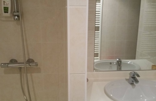 Tournecoupe House | Room ORANGE, Bed and Breakfast Saint Roch, indoor heated pool