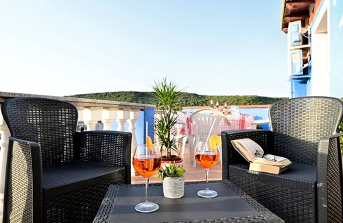 Bari Sardo Apartment | Room 'Orchidea' with Balcony, Wi-Fi and Air Conditioning