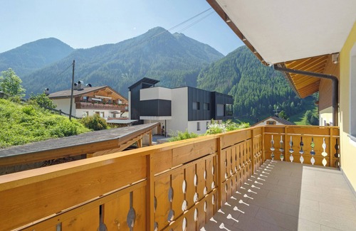 Valle Aurina Apartment | Room 'Pension Waldheim 11' with Mountain View, Shared Garden and Wi-Fi