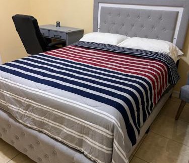 Edinburg House | Room, Private Restroom and Entrance