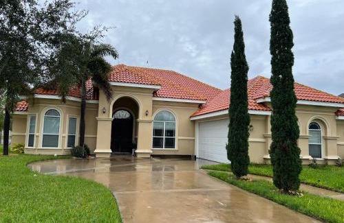 Edinburg House | Room, Private Restroom and Entrance