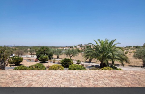 Espirito Santo Apartment | Room 'Quarto Dourado - Countryside View' with Shared Pool, Wi-Fi and Air Conditioning
