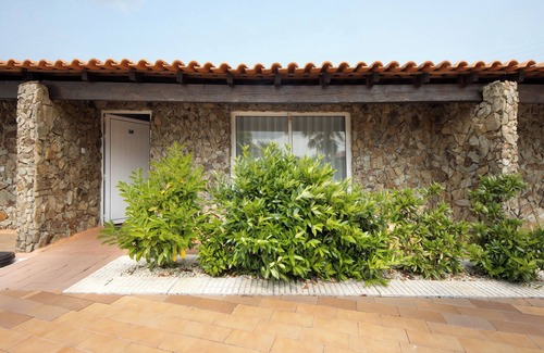Armamar Apartment | Room 'Quarto 16 - Gojim Casa Rural' with Mountain View, Shared Pool and Wi-Fi