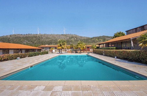 Armamar Apartment | Room 'Quarto 6 - Gojim Casa Rural' with Mountain View, Wi-Fi and Air Conditioning
