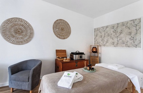 Famalicao Apartment | Room 'Quinta Dos Raposos - Suite Ar' with Shared Pool, Shared Terrace and Wi-Fi