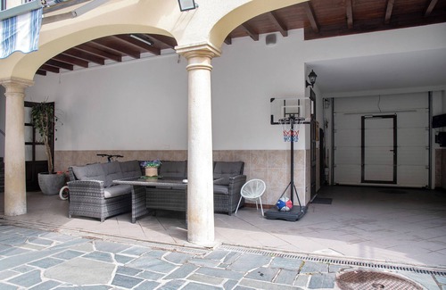 Viggiu Apartment | Room 'Stanza 2' with Shared Garden, Wi-Fi and Air Conditioning