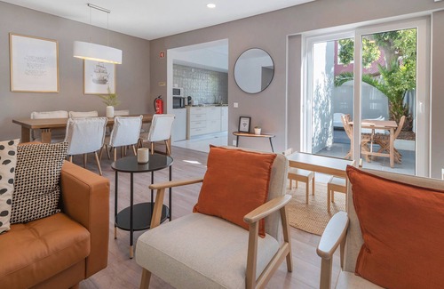 Angra do Heroismo Apartment | Room 'Suite Tripla - Farol' with Shared Terrace and Wi-Fi