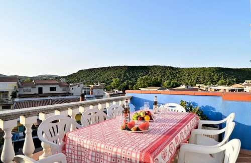 Bari Sardo Apartment | Room 'Tulipano' with Balcony, Wi-Fi and Air Conditioning
