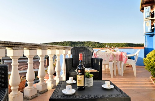 Bari Sardo Apartment | Room 'Tulipano' with Balcony, Wi-Fi and Air Conditioning