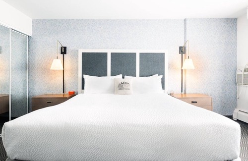Steamboat Springs Hotel | Room w/Pool View next to Steamboat Ski Resort - Enjoy Ski Adventures