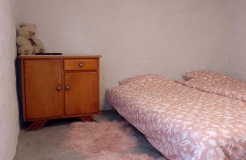Historical Center Bruges Bed & Breakfast | Room with carparking, bicycles and small breakfast