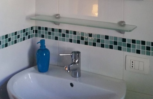 Tancau Sul Mare House | Room with independent entrance and bathroom, external kitchenette at 300 m from the sea