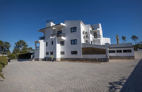 Castelo Apartment | Room with private bathroom and balcony with nature view in Casa das Vinhas, Sesimbra