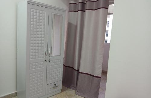 Bawshar House | Room with private bathroom in a flat