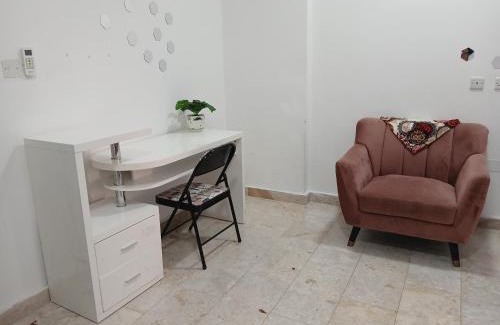 Bawshar House | Room with private bathroom in a flat
