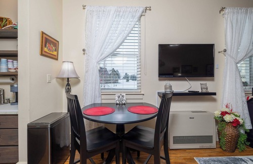 Grantsdale Apartment | Room With Private Entrance & Private Bathroom & W/D