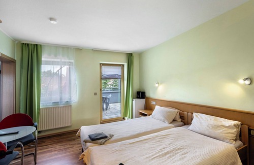 Markt Erlbach House | Room 'Zimmer 19' with Private Terrace, Shared Garden and Wi-Fi