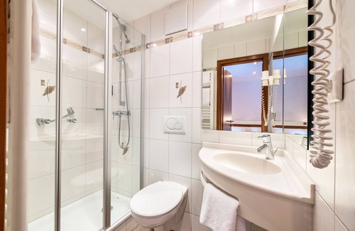 Rosenfeld House | Room 'Zweibettzimmer 25' with Wi-Fi