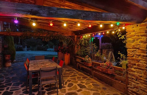 Saumane Apartment | Rooms with shared terrace, shared garden and Wi-Fi