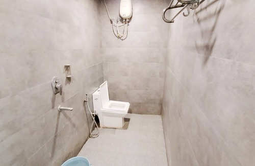 Delhi Hotel | Roomshala 150 Happy Inn Vinod nagar