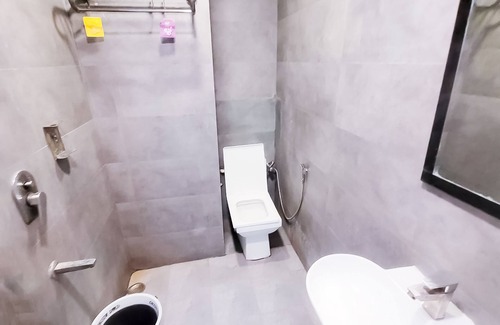 Delhi Hotel | Roomshala 150 Happy Inn Vinod nagar