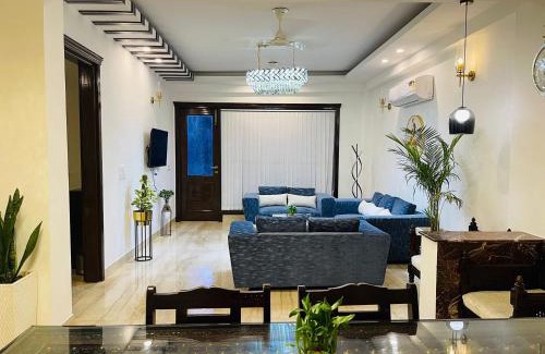 South Extension Hotel | Roomshala Luxurious Studio Apartment In South Extension