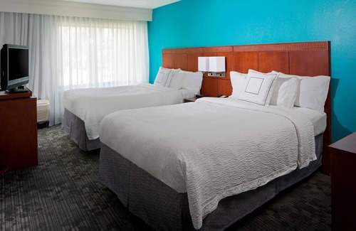 Boca Raton Hotel | Roomy 1BR Suite w/Heated Pool, Breakfast & Pet-Friendly Amenities Await