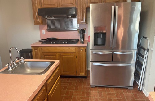 Palestine House | Roomy 3-bedroom house with WiFi and AC in lovely Palestine, TX