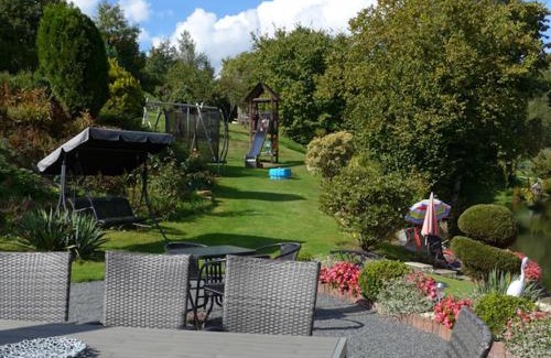 Lichtenhain Apartment | Roomy Apartment in Lichtenhain with Pond
