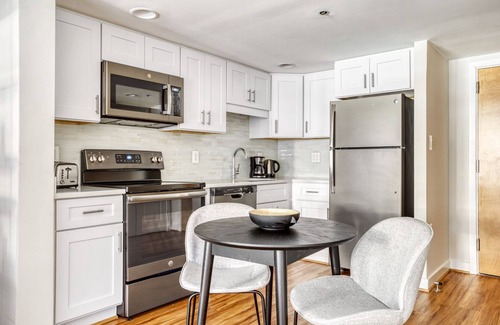 Court House Apartment | Roomy Clarendon 2BR w/W/D & Gym, across street from WF, by Blueground