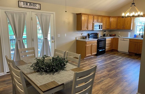 Jeffersonville - Clarksville House | Roomy home in River Ridge area of Jeffersonville