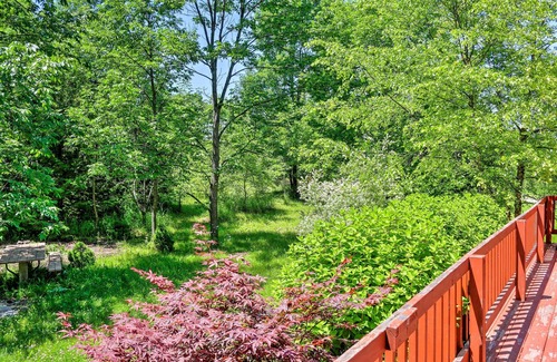 Egg Harbor Cottage | Roomy House on 2 Acres - 2 Mi to Egg Harbor Beach!
