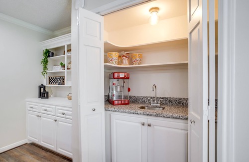 Houston House | Roomy Houston Rental w/Home Office & Private Pool