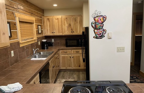 Almont Cabin | Roomy Taylor Canyon Cabin With Private Fishing Access