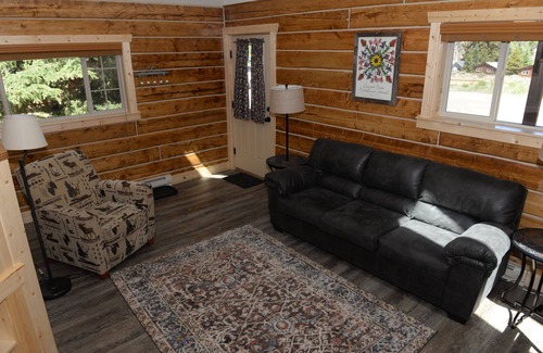 Almont Cabin | Roomy Taylor Canyon Cabin With Private Fishing Access