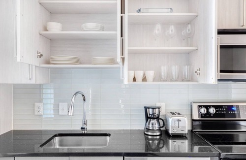 Ballston Apartment | Roomy Virginia Square 1BR w/W/D & Gym, near GMU & Metro, by Blueground
