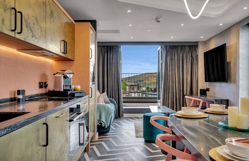 New Town Hotel | Roomzzz Edinburgh