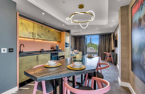 New Town Hotel | Roomzzz Edinburgh