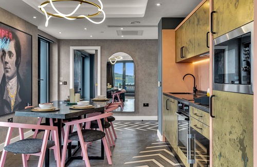 New Town Hotel | Roomzzz Edinburgh