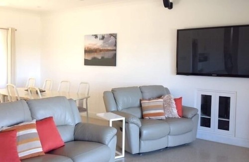 Hay House | Roonka Ridge River Retreat on The River Murray