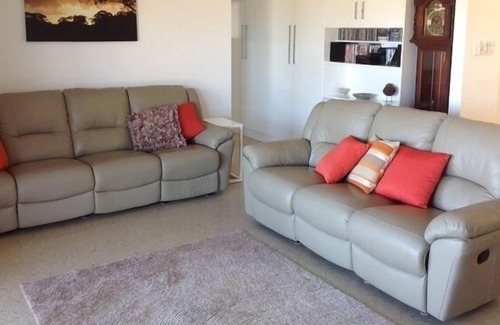 Hay House | Roonka Ridge River Retreat on The River Murray