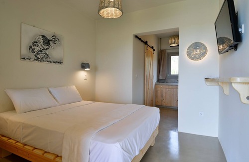 Kipri House | Rooster Guesthouse Rooms