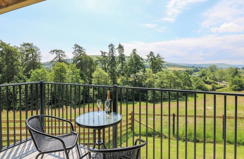 Rhayader Cottage | ROOSTER'S REST, pet friendly, with hot tub in Rhayader