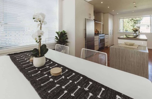Fitzroy House | Rophia Retreat: Family Bungalow in New Plymouth