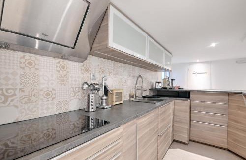 L'Hay-les-Roses Apartment | Rosa Carris - Triplex 7p proche Château de Sceaux