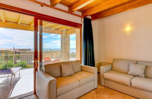 Moniga del Garda Resort | Rosa dei Venti: 1 bedroom std, lake view apartment, 2 pools, central location