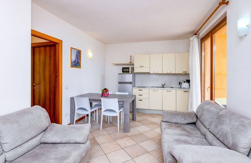 Moniga del Garda Resort | Rosa dei Venti: 1 bedroom std, lake view apartment, 2 pools, central location